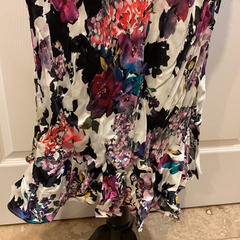 Open Back Ruffle Midi Dress - Picture 3 of 8